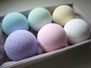 single color bath bomb